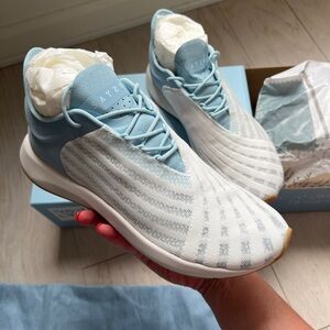 Saysh One Blue Sneaker (7.5)